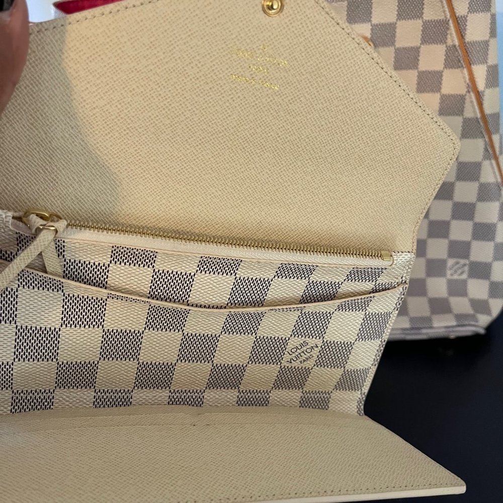 Louis Vuitton Wallet - Picture 2 of 2